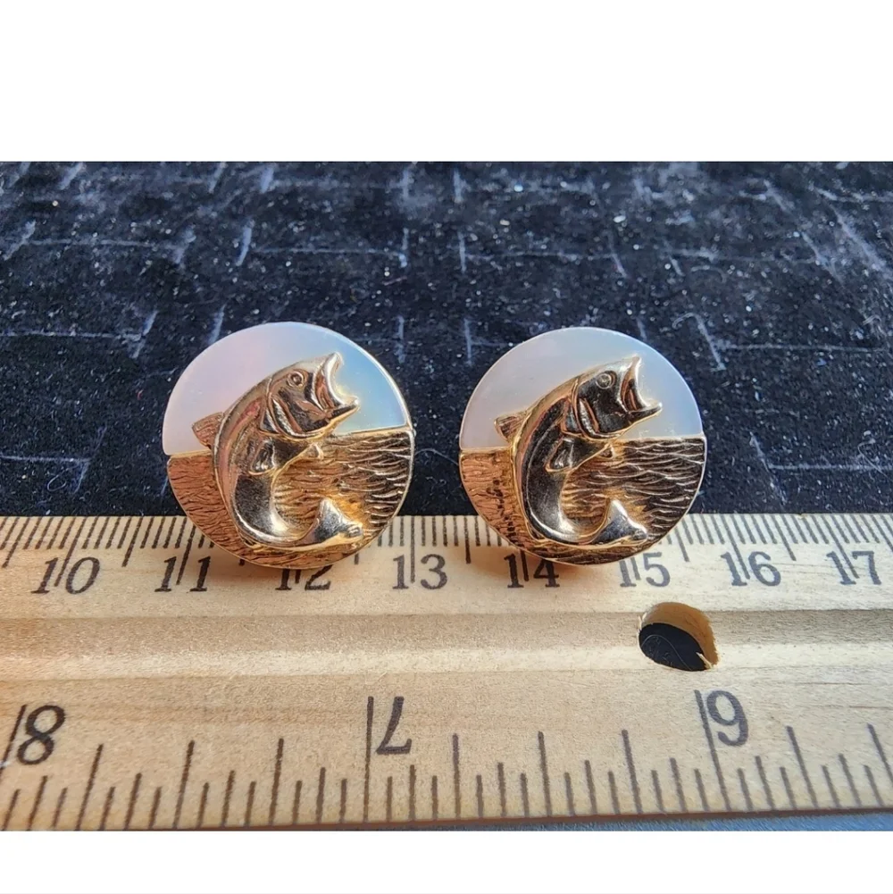 Vintage Swank Cufflink Set Gold Tone Fish Polished Mother Of Pearl Used